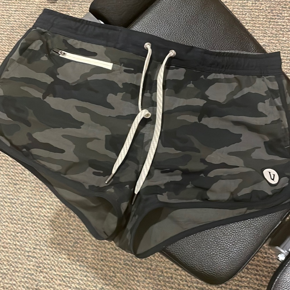 Vuori black camo shorts